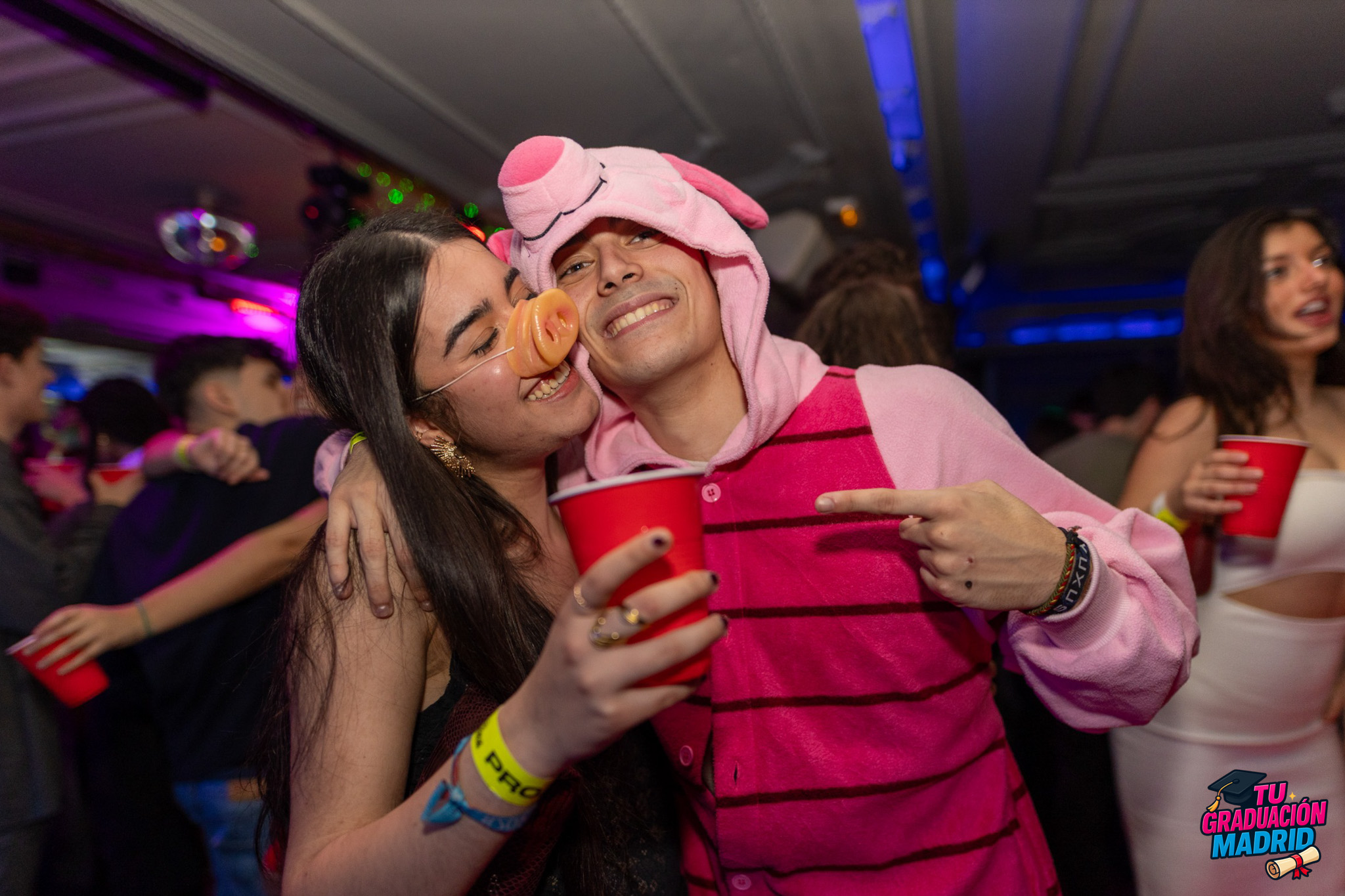 Fiesta de graduación con barra libre y DJ